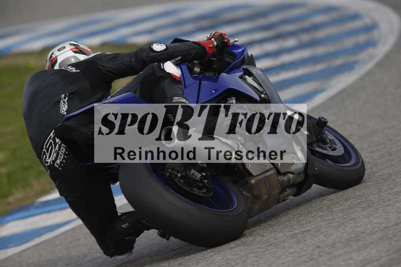 /Archiv-2024/01 26.-28.01.2024 Moto Center Thun Jerez/Gruppe gruen-green/backside